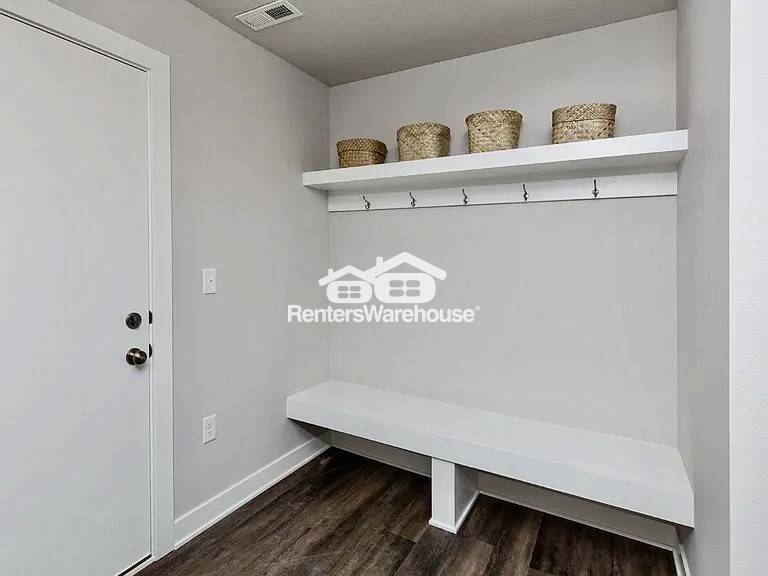 Building Photo - 3622 NE Kara Ln