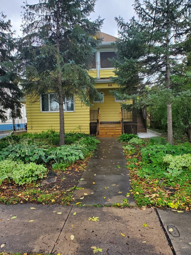 Building Photo - 916 N Broadway Dr