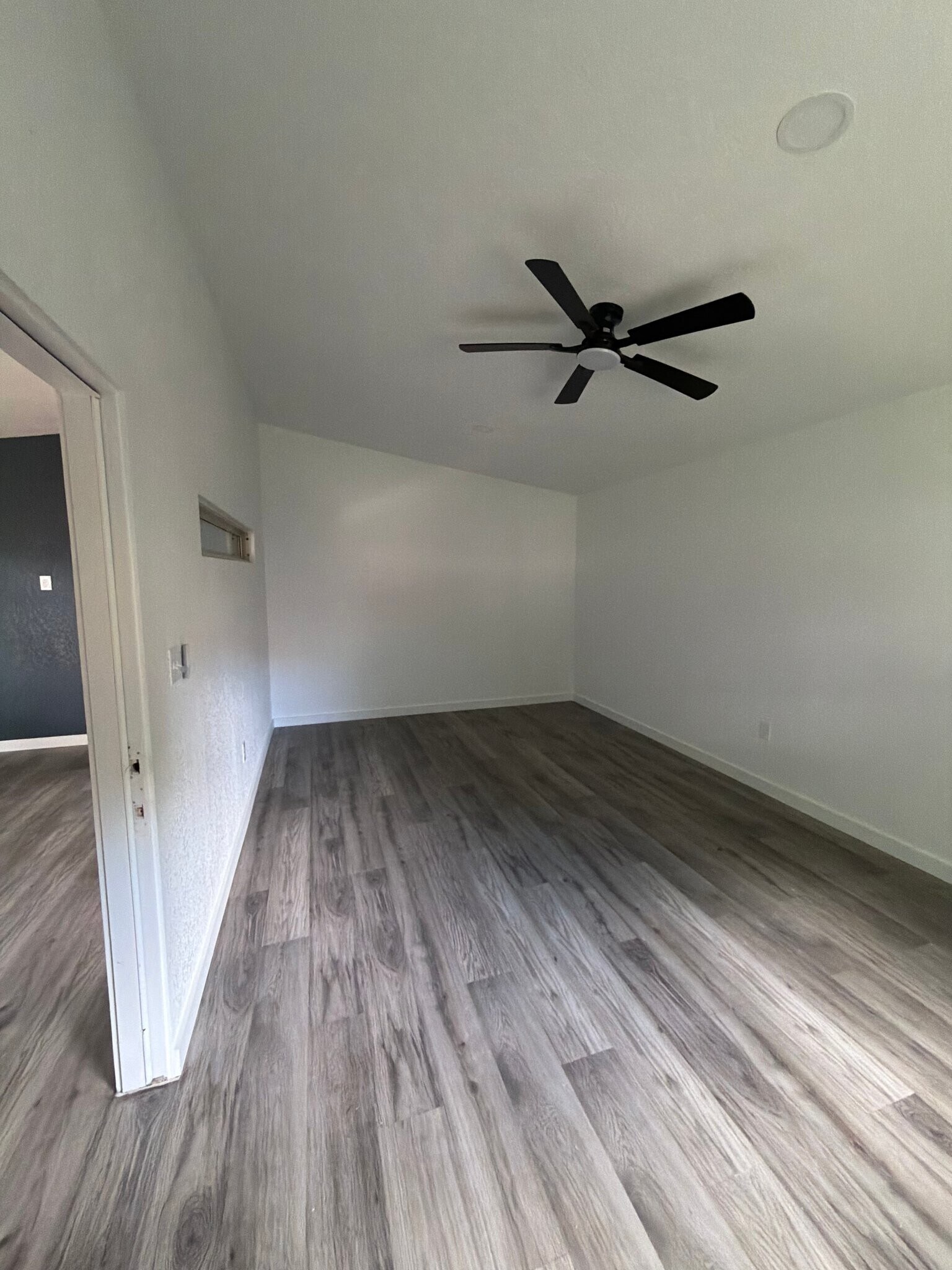 Building Photo - 550 Glen Oaks Blvd