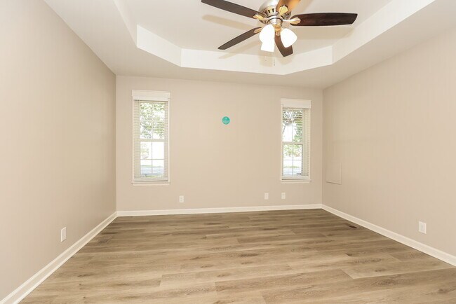 Building Photo - 1002 Esquire Ct