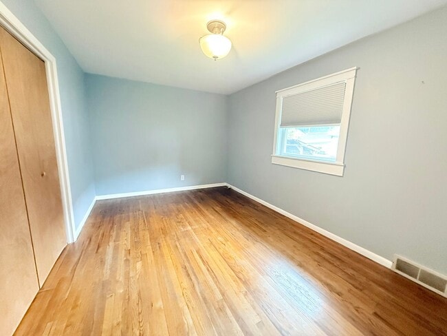 Building Photo - 1612 N Roosevelt Ave