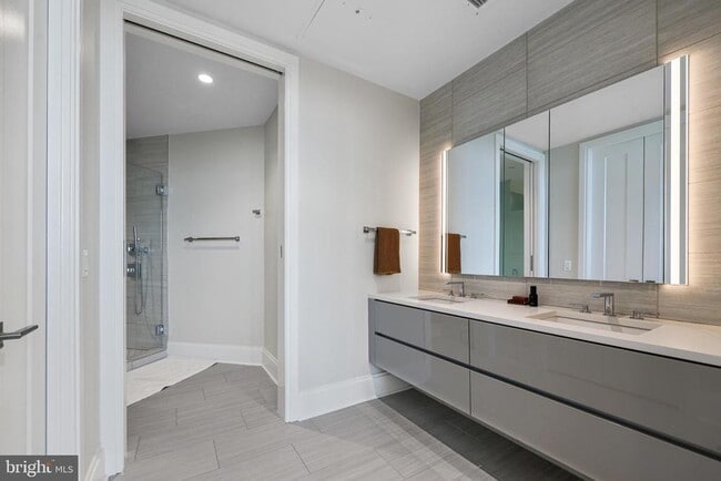 Building Photo - 7887 Jones Branch Dr