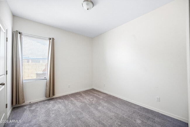 Building Photo - 2430 E Alonso Dr