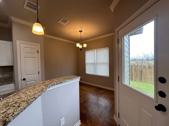 Building Photo - Town home for rent