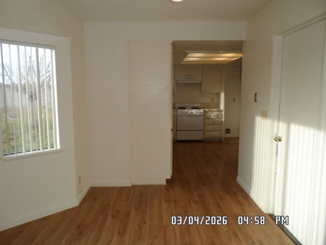 Building Photo - 3 Bedrooms, 1.75 Bathrooms, 2 Car Garage, Fully Fenced, Central Air & Heat, Large Lot, Wood Flooring