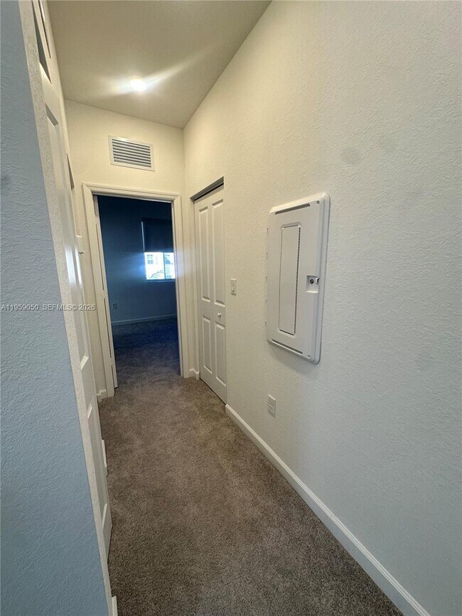 Building Photo - 2616 SE 28th Dr