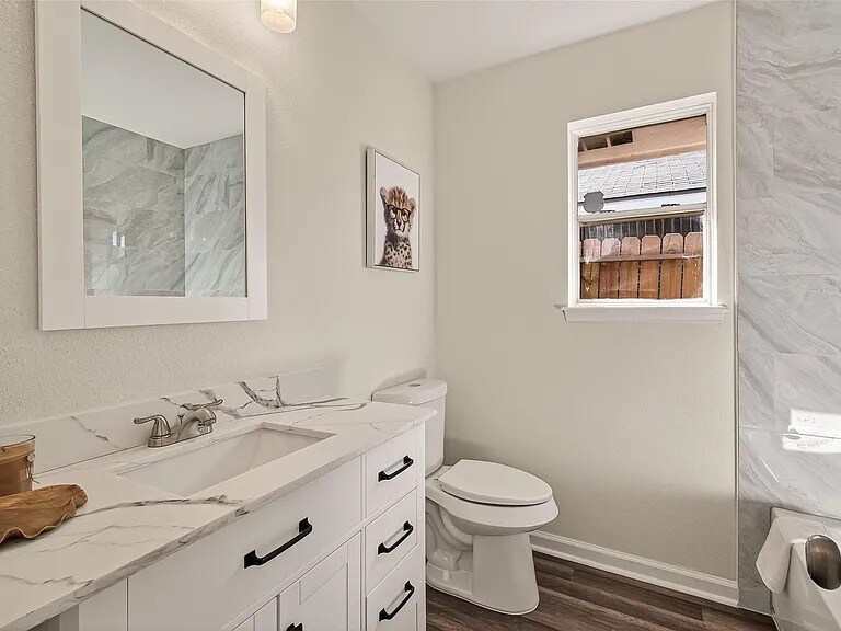 Building Photo - 1001 Eaglewood Ave