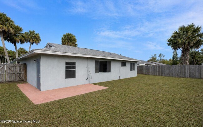 Building Photo - 1202 Linmoor Cir NE