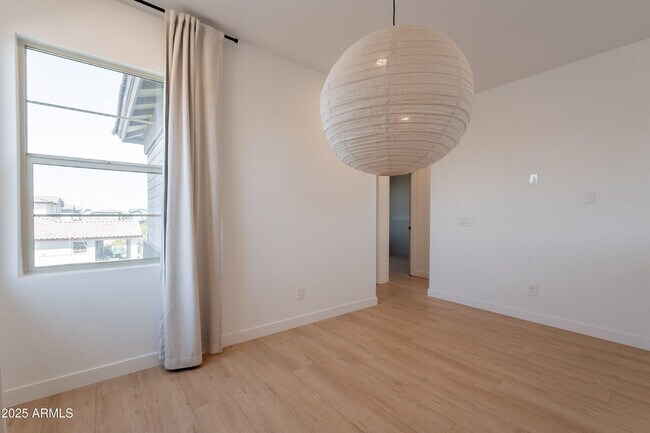 Building Photo - 4831 S Molly