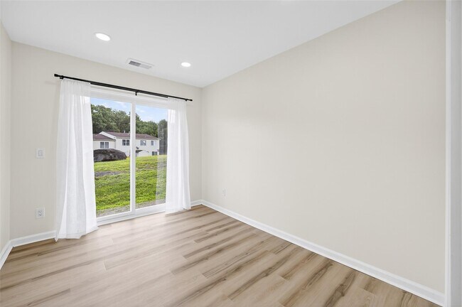 Building Photo - 276 Temple Hill Rd