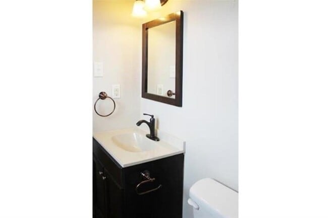 Building Photo - 404 SW 71st St