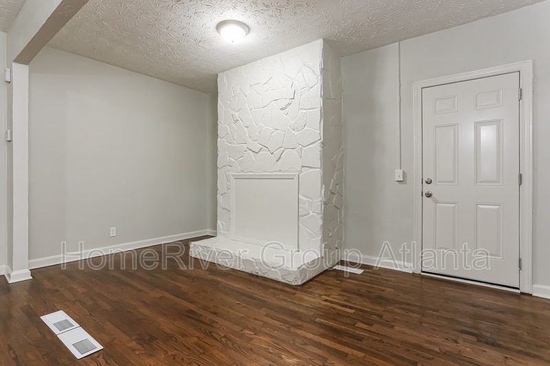 Building Photo - 527 Walton Rd