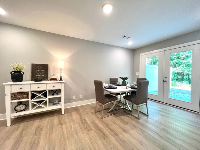 Building Photo - LUXURIOUS TOWNHOME ON THE WEST SIDE OF LEB...