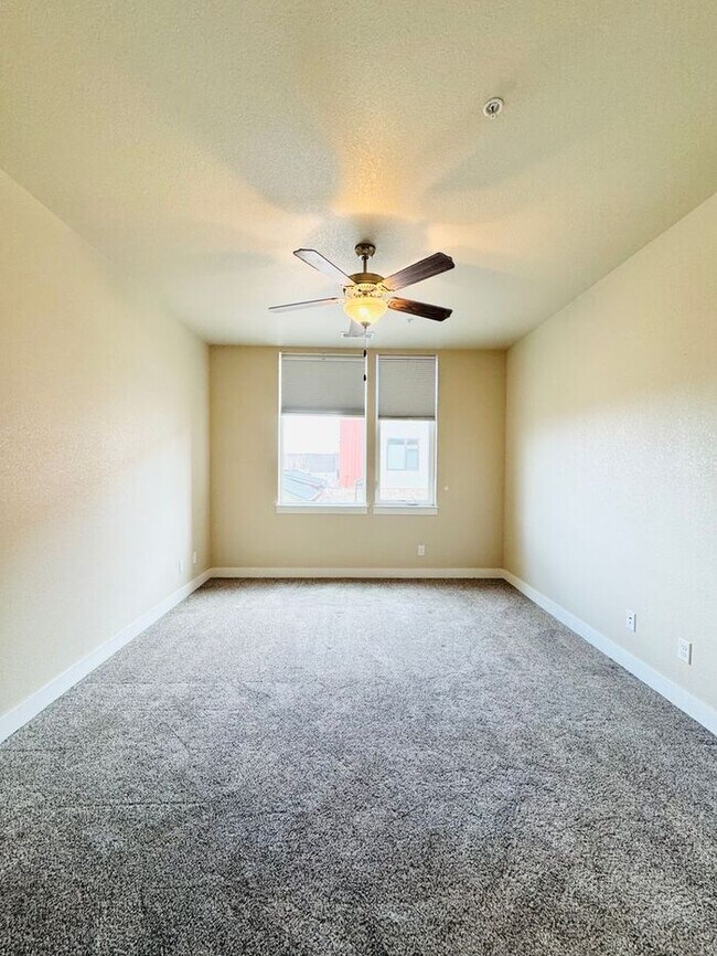 Building Photo - Gorgeous Flats at Rigden Farm 2bed 2bath Condo