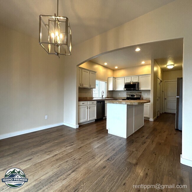 Building Photo - 2546 W Cerulean Dr