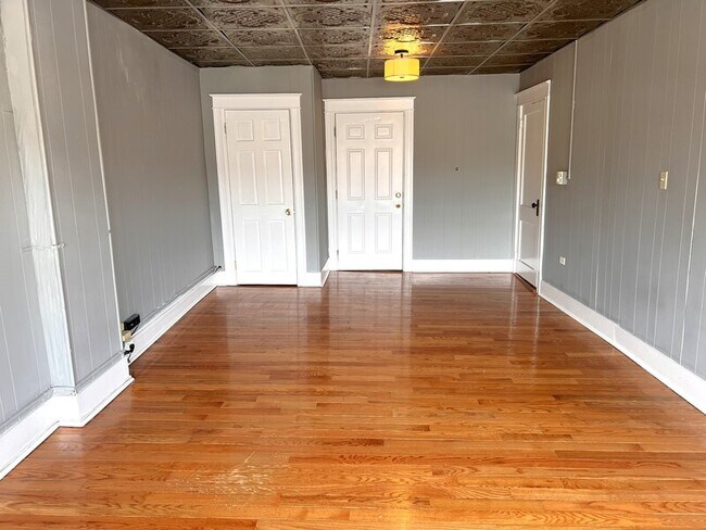 Building Photo - 2 Raymond Ave