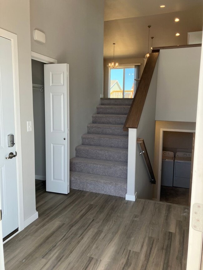 Building Photo - 4 Bed 3 Bath Single Family Home