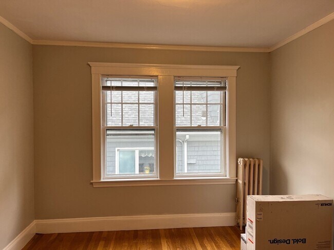 Building Photo - 42 School St