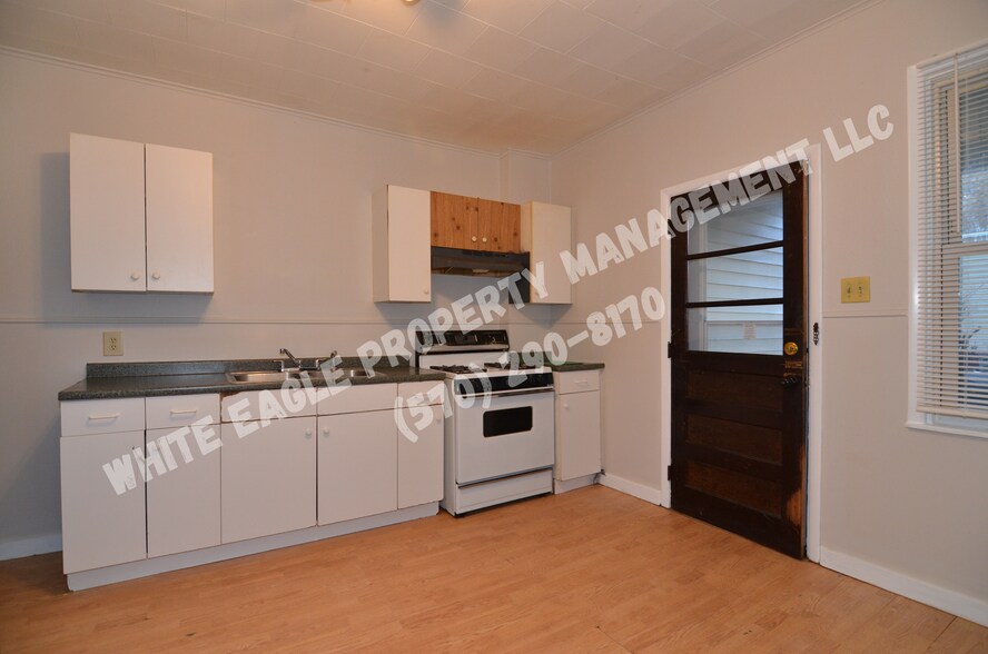 Primary Photo - 1722 Brick Ave