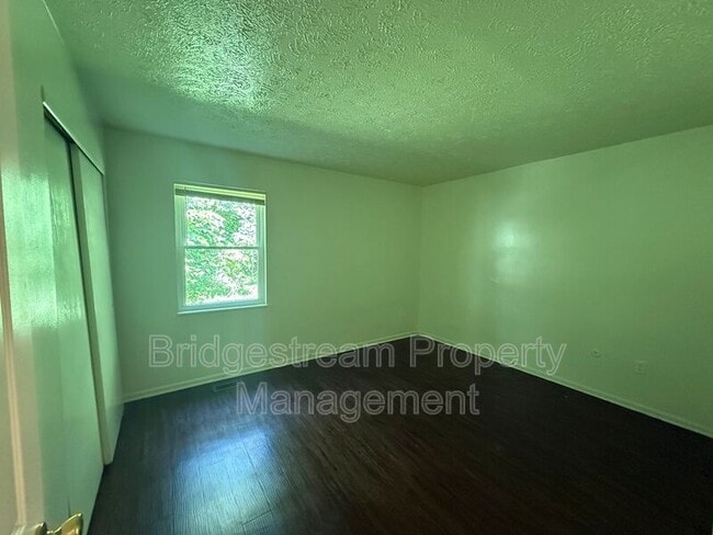 Building Photo - 3001 Idylwilde Blvd