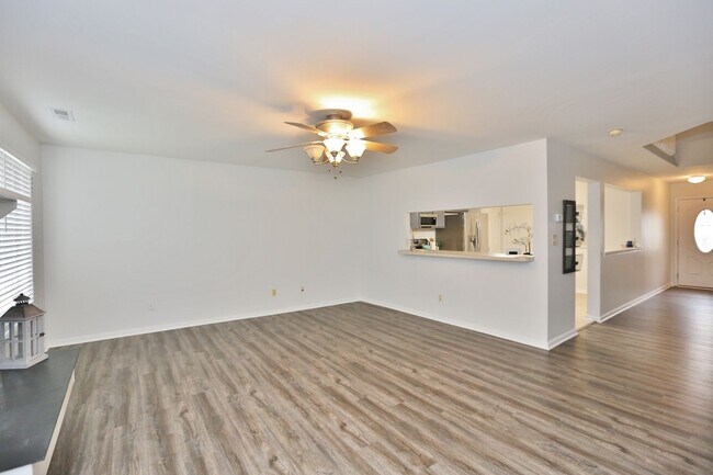 Building Photo - 1519 Sword Dancer Dr