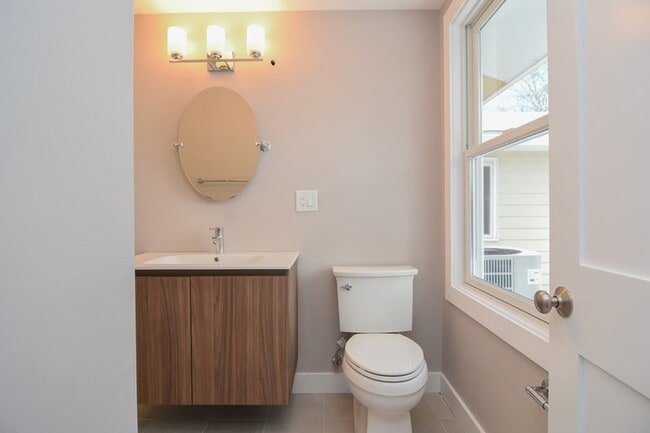 Building Photo - 27 Fenway Dr