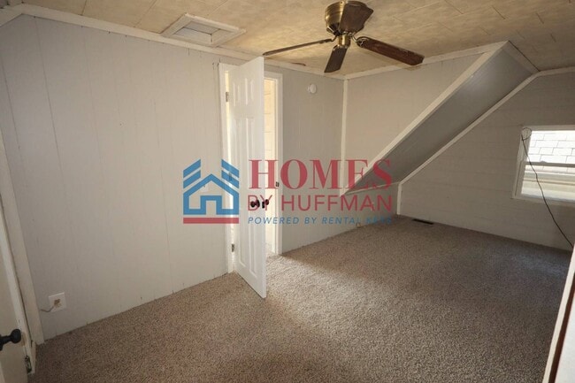 Building Photo - Three Bedroom House | Two Bathrooms
