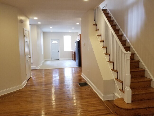 Building Photo - 5725 Broomall St