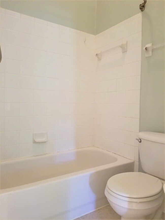 Building Photo - BEAUTIFUL 3BR/2BA IN THE LINKS @ HAILE PLANTATION!