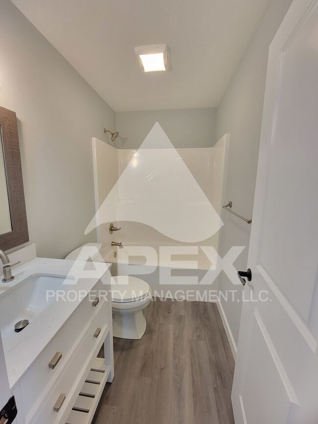 Building Photo - Recently Built 3Bd - 2 Ba Single Family Ho...
