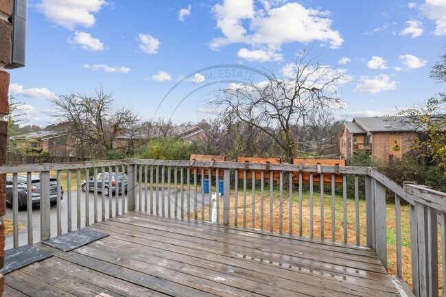 Building Photo - Beautifully updated 2-bedroom, 1-bath first-floor duplex in the heart of Hermitage!