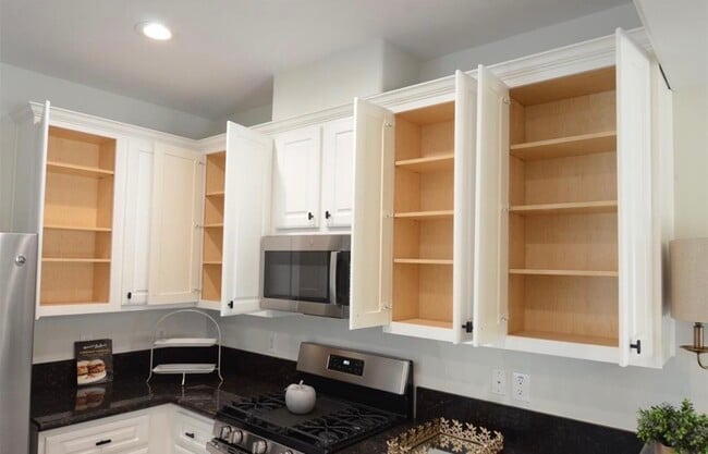 Building Photo - 2201 Naomi St