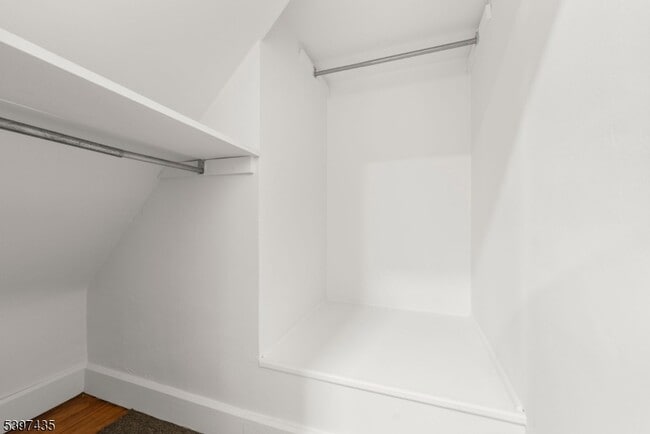 Building Photo - 39 Walnut St