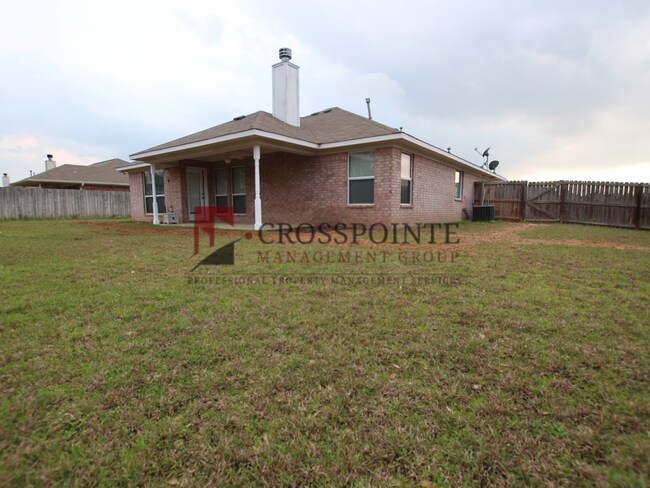Building Photo - Available! 3 Bedroom Home in Flint!