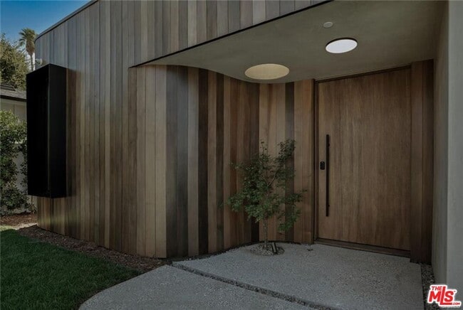 Building Photo - 4939 Petit Ave