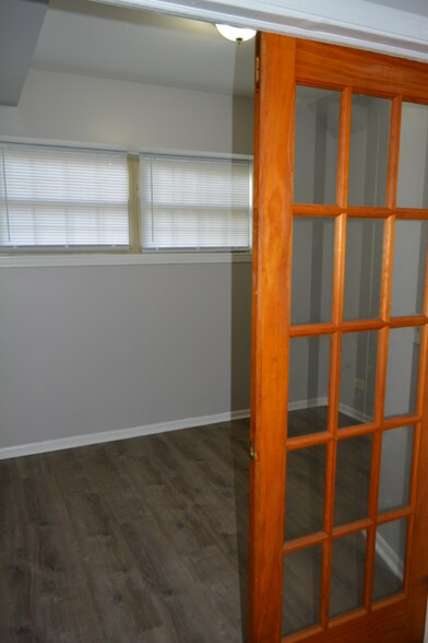 Building Photo - 4136 W Gladys Ave
