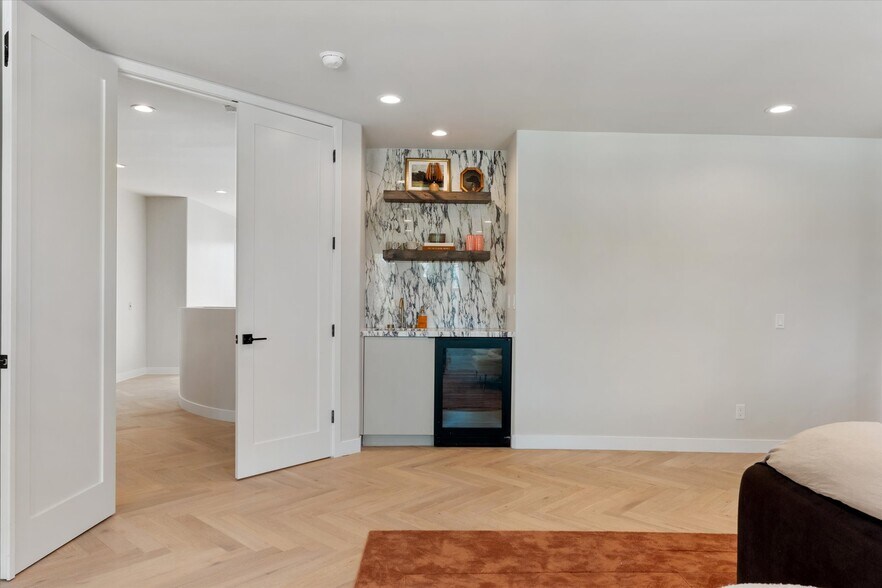 Building Photo - 17437 Oak Creek Ct