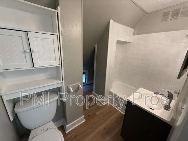 Building Photo - 3806 W Rohr Ave