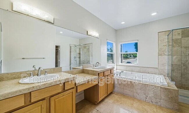 Building Photo - 1107 Las Flores Dr