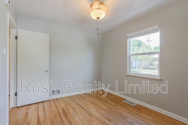 Building Photo - 1815 S Knox Ct