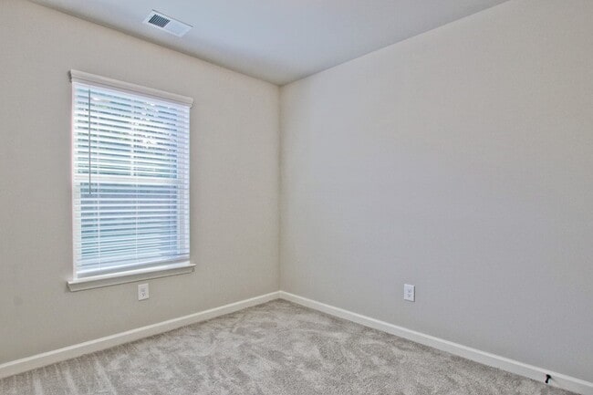 Building Photo - 4165 Shoals Ln