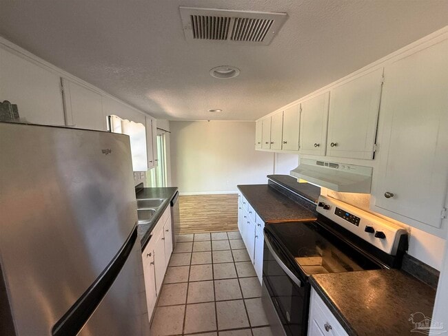 Building Photo - 6910 Heather Oaks Dr