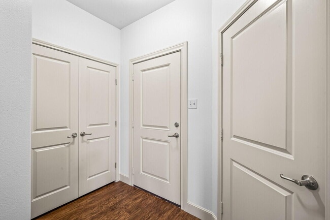 Building Photo - 9806 Avenue V