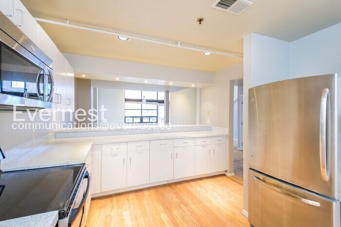 Building Photo - 930 Acoma St