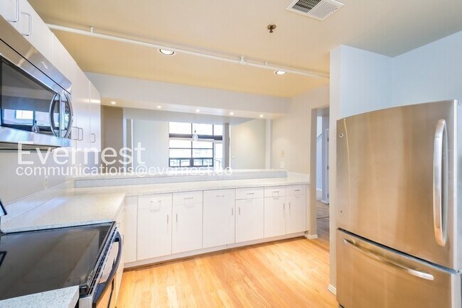 Building Photo - 930 Acoma St