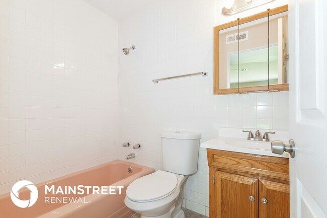 Building Photo - 3150 Durwood Dr