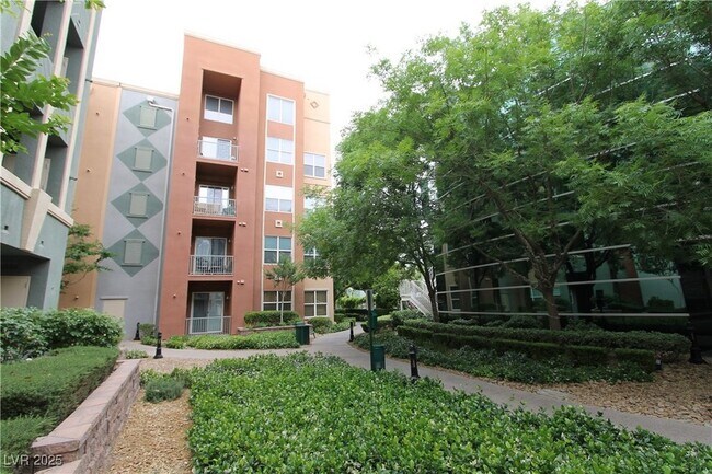 Building Photo - 26 E Serene Ave