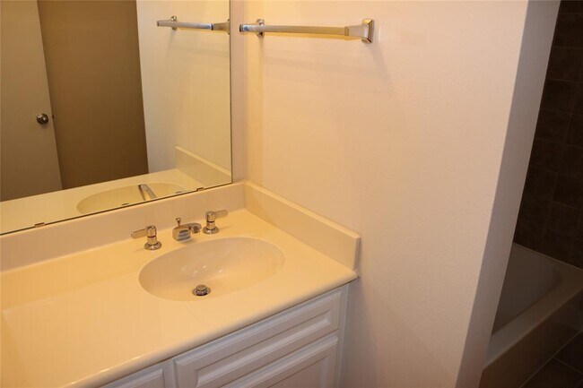 Building Photo - 2710 Hullsmith Dr