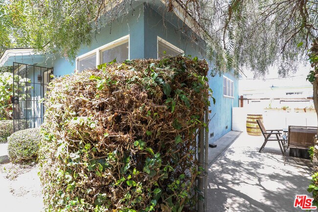 Building Photo - 1944 Cloverfield Blvd