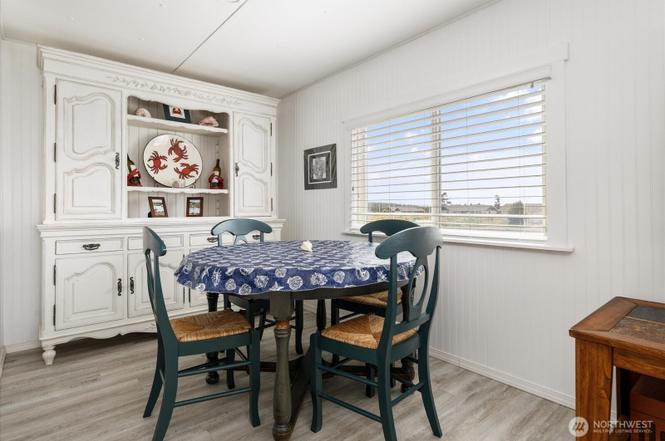 Dining area - 2552 La Verde St